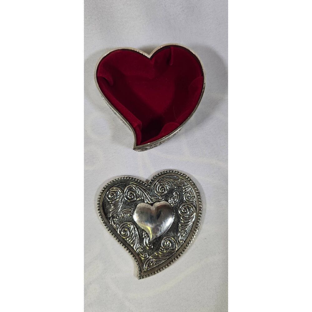 vintage silver-toned heart-shaped trinket box